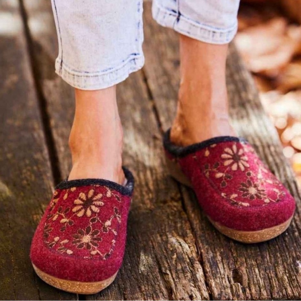 Taos Woolderness Clogs cranberry 37